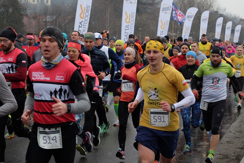 Ponad 800 biegaczy na ulicach Myślenic 