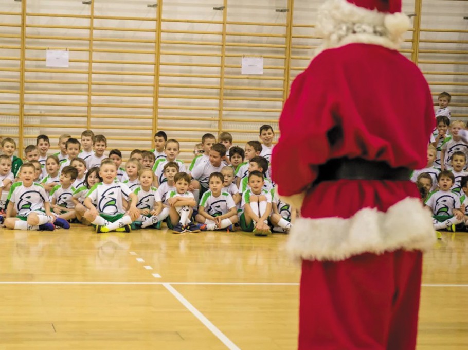 Mikołaj odwiedził młodych piłkarzy