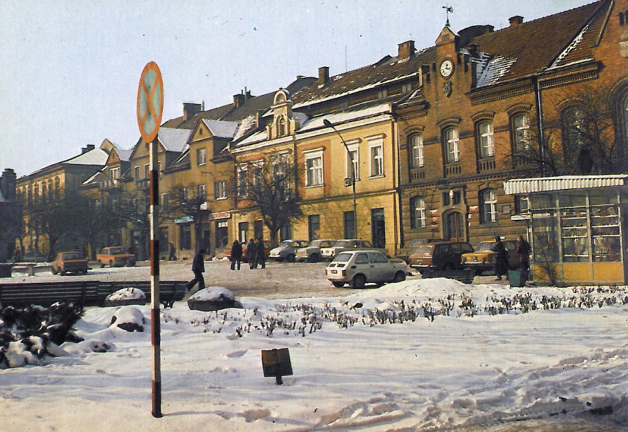 Myślenicki Rynek w zimowej aurze. Rok 1978