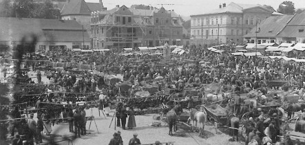 Myślenicki Rynek w czasie poniedziałkowego jarmarku 1920 rok