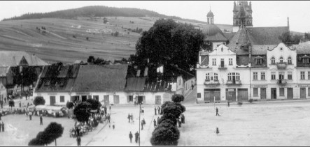 Południowo-zachodnia pierzeja Rynku myślenickiego z 1946 roku