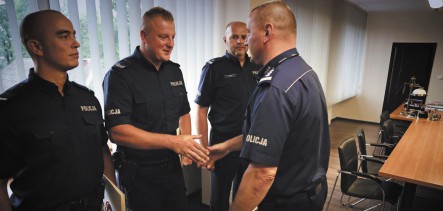 Nagrody dla policjantów za akcję ratunkową w Tenczynie