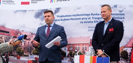 Burmistrz Maciej Ostrowski podpisał umowę na rewitalizację myślenickiego Rynku