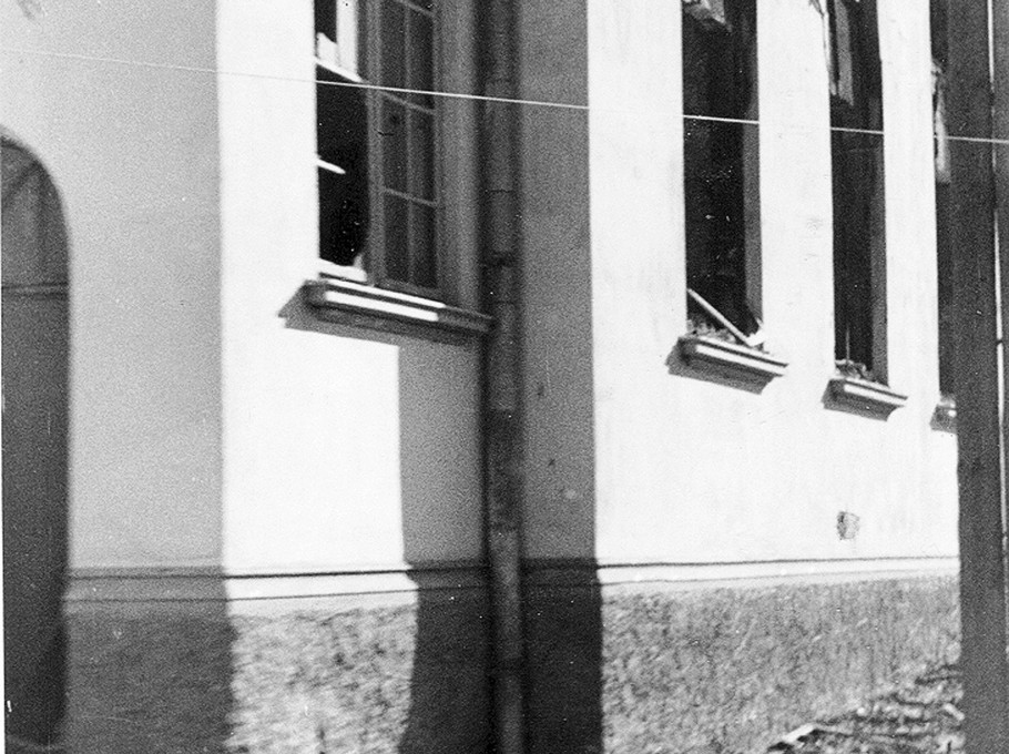 Fragment zniszczonej synagogi