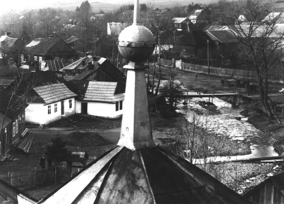 Widok z wieży kościoła parafialnego N.N.M.P. w Myślenicach 