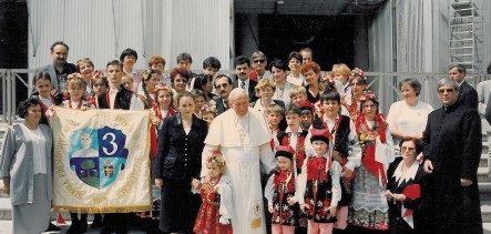 Od 30 lat towarzyszy im Jan Paweł II