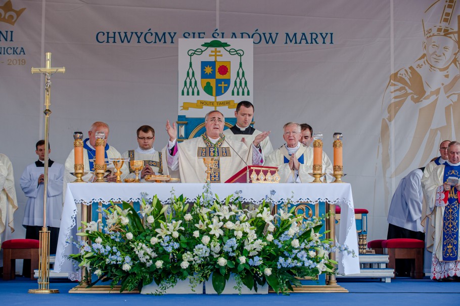 Szlakiem przydrożnych figur i kapliczek (100). Szlak maryjny (9). Myślenice (18). Sanktuarium Matki Bożej Myślenickiej - centrum pielgrzymkowe. cześć II