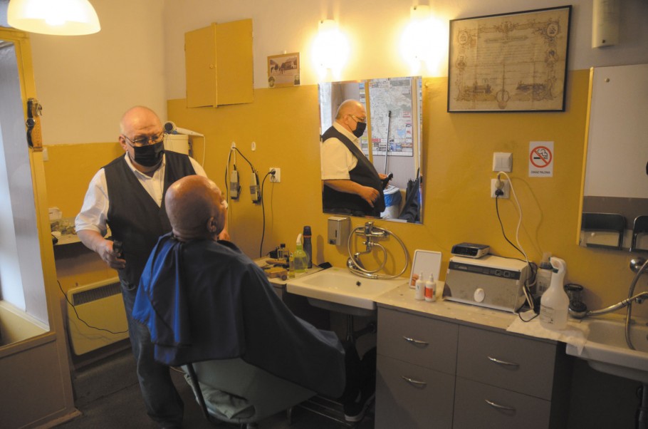 107 lat w zakładzie fryzjerskim