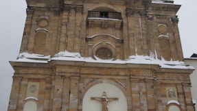 Szlakiem przydrożnych figur
i kapliczek (116)Szlak krzyżowy(9).
Polskie sanktuarium kultu Świętego Krzyża
