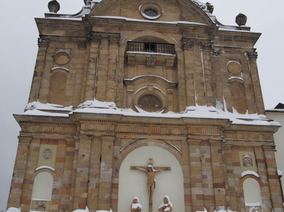 Szlakiem przydrożnych figur
i kapliczek (116)Szlak krzyżowy(9).
Polskie sanktuarium kultu Świętego Krzyża