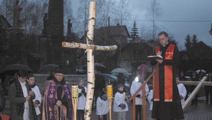 Droga Krzyżowa ulicami Trzemeśni ze słowami Jana Pawła II