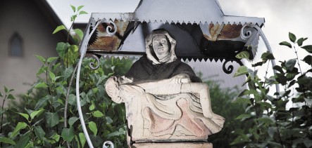 Szlakiem przydrożnych figur i kapliczek (124). 
Szlak Maryjny-Pieta (1). Myślenice(24), Konserwacja (46)
Kapliczki w nowym świetle 