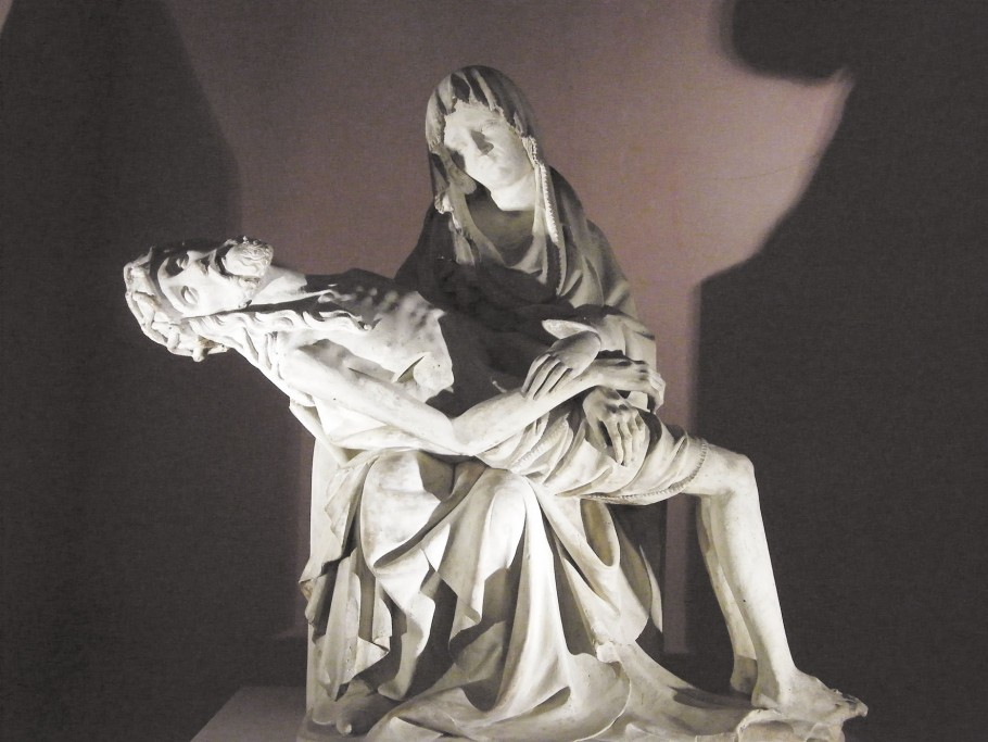 Szlakiem przydrożnych figur i kapliczek (123) Pieta - miłosierne spojenie uczuć