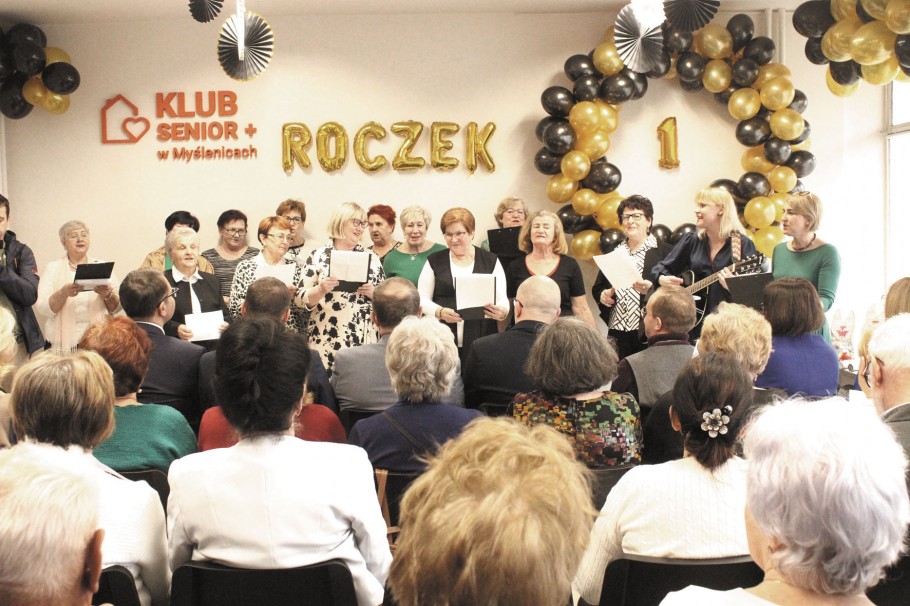 Klub Senior+ w Myślenicach w nowej siedzibie świętował swój „roczek”