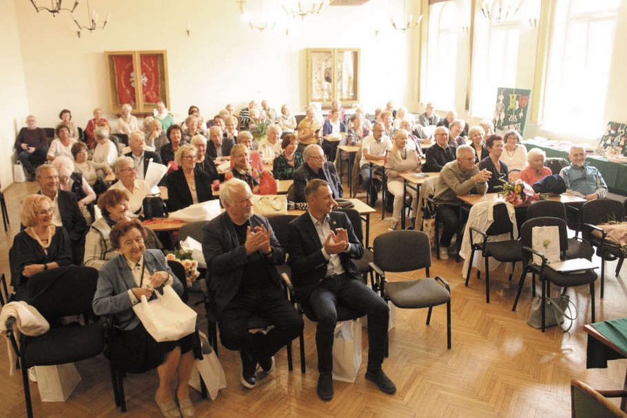 Słuchacze Uniwersytetu Trzeciego Wieku uroczyście zakończyli rok akademicki